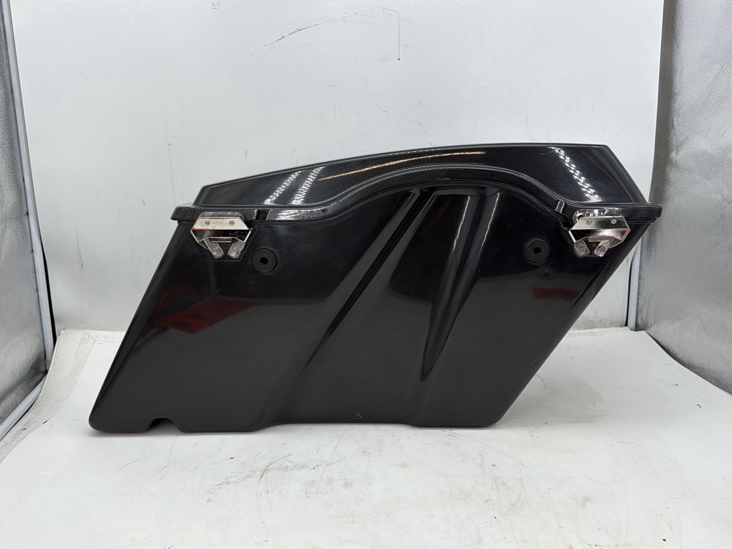 2007 Harley Street Glide Touring FLHX OEM Left 1 Saddlebag Luggage NO Key