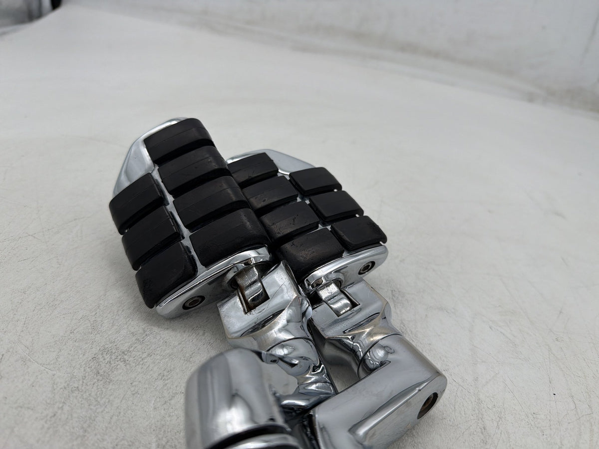 01 Harley Heritage Softail Front Right Left Highway Foot Pegs Kuryakyn 7993
