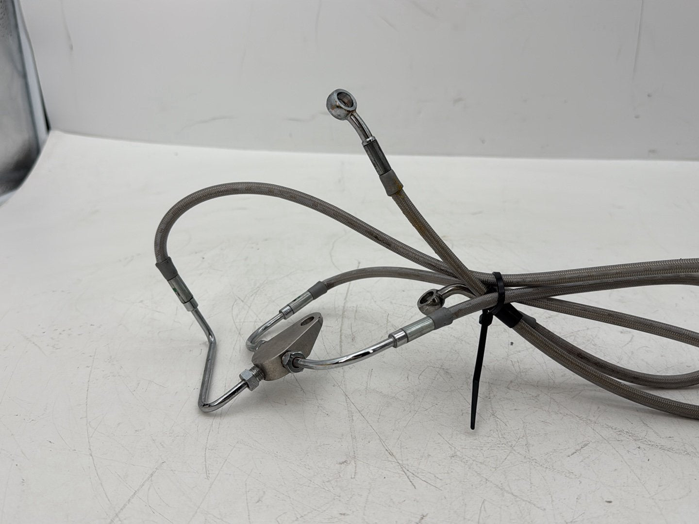 2005 Harley Touring FLHRCI Road King Classic OEM Front Brake Hose Line Pipe