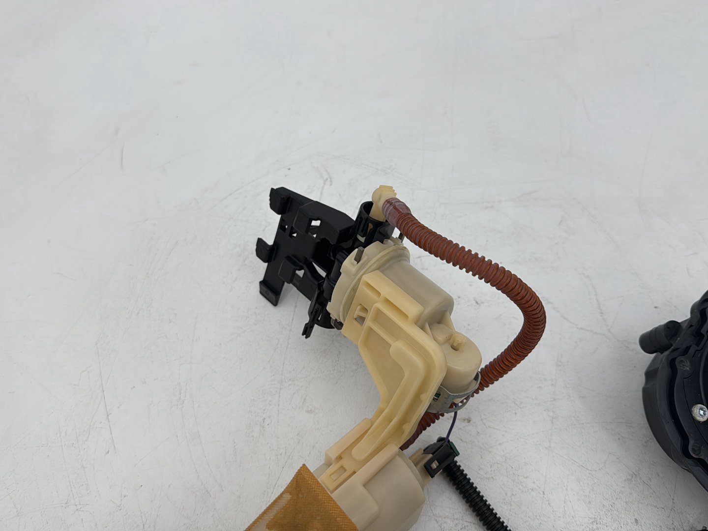 1999 - 2006 Harley-Davidson Dyna Super Glide Gas Gasoline Fuel Petrol Pump Sending 75243-04B