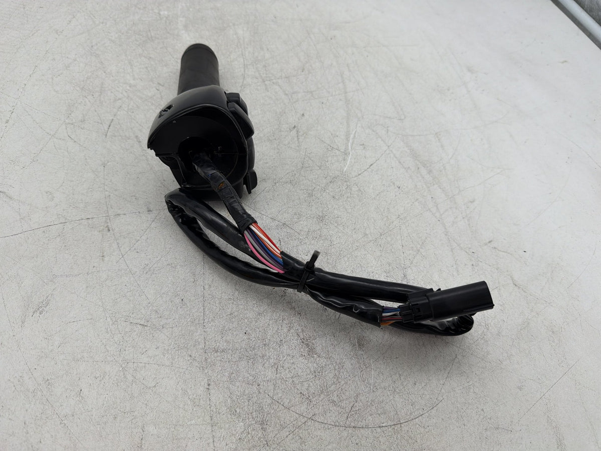 2011 Harley Electra Glide Touring OEM Right Engine Start Kill Switches Controls