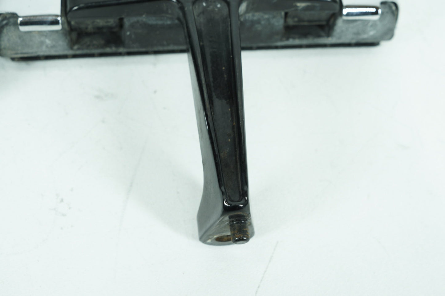 1999 - 2006 Harley-Davidson Touring Road King Police Left & Right Passenger Floorboard Foot Rest 50606-86A