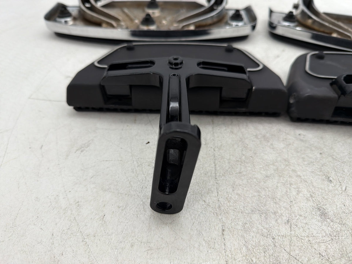 2011 Harley Electra Glide Touring Ultra OEM Left Right Driver & Pass Floorboard Foot Rest