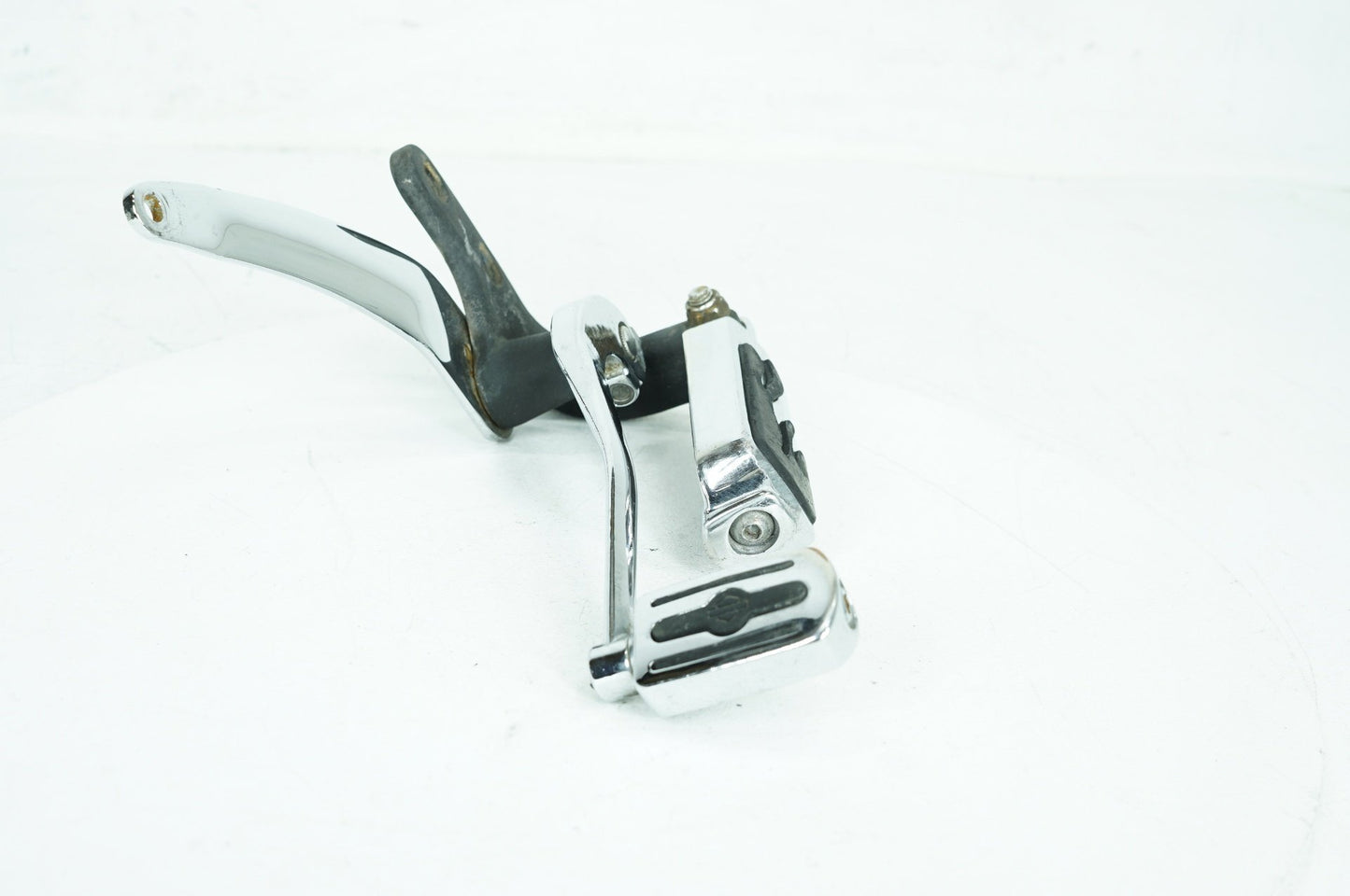 1999 - 2006 Harley-Davidson Dyna Low Rider Right Driver Foot Controls Peg Rest 34564-90B