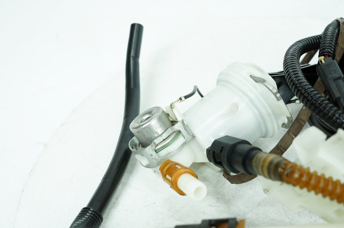2017 Harley Touring FLHX Street Glide OEM Gas Gasoline Fuel Petrol Pump Sending