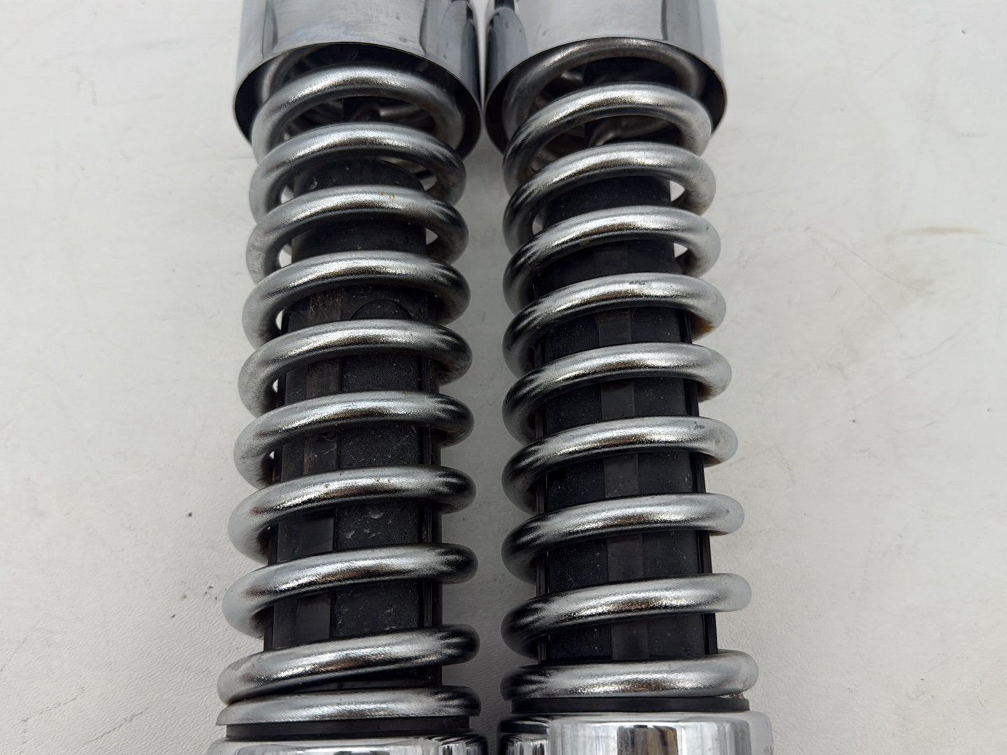2007 - 2017 Harley-Davidson Dyna Wide Glide Rear Left Right Shock Absorbers 54615-01