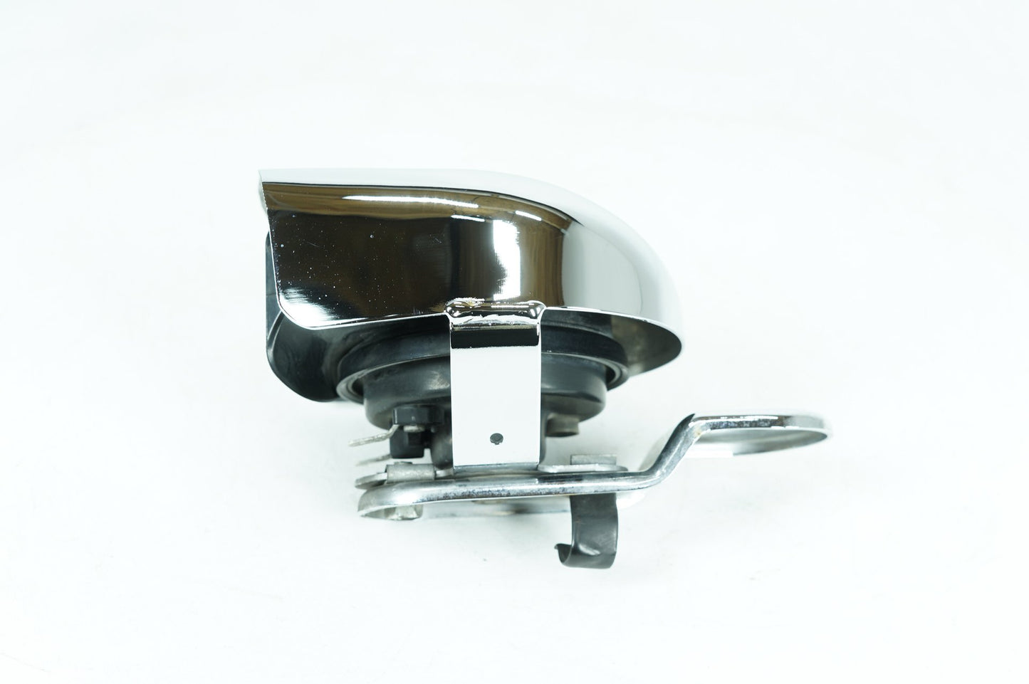 1999 - 2006 Harley-Davidson Softail Deluxe Horn Signal Klaxon Chrome Cover  	69012-93A