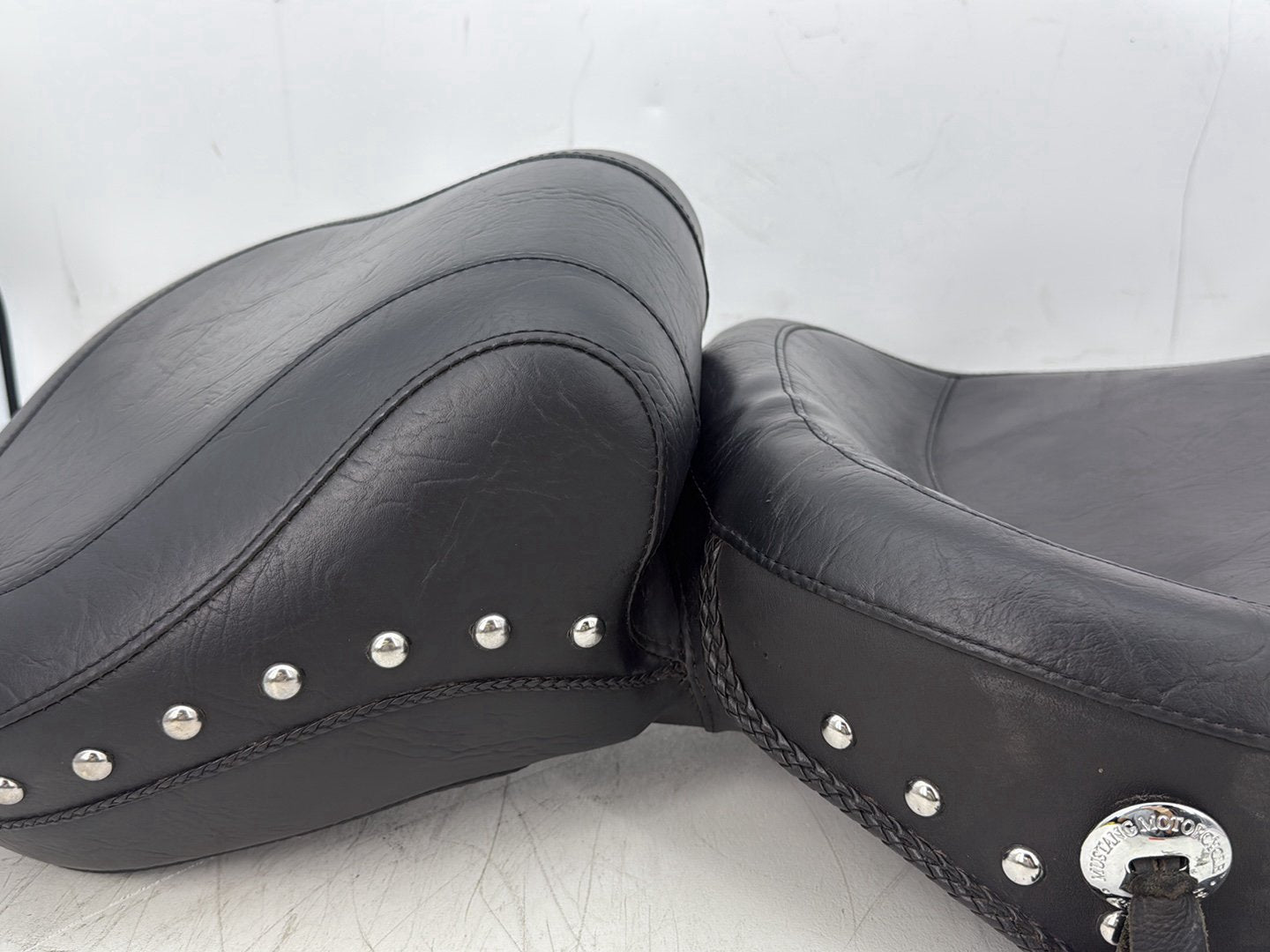 2006 Harley Softail FLSTCI Heritage Classic OEM Passenger Rider Driver Seat Saddle