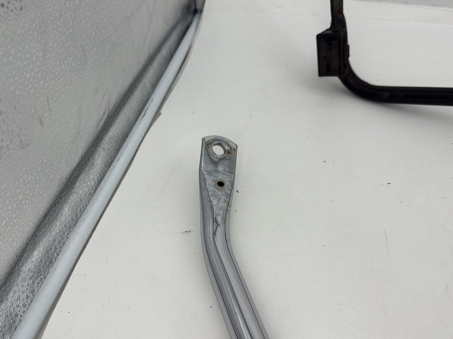 2008 Harley Touring FLHTCU Electra Glide Ultra OEM Rear Left Right Saddlebag Guard Rails Bar