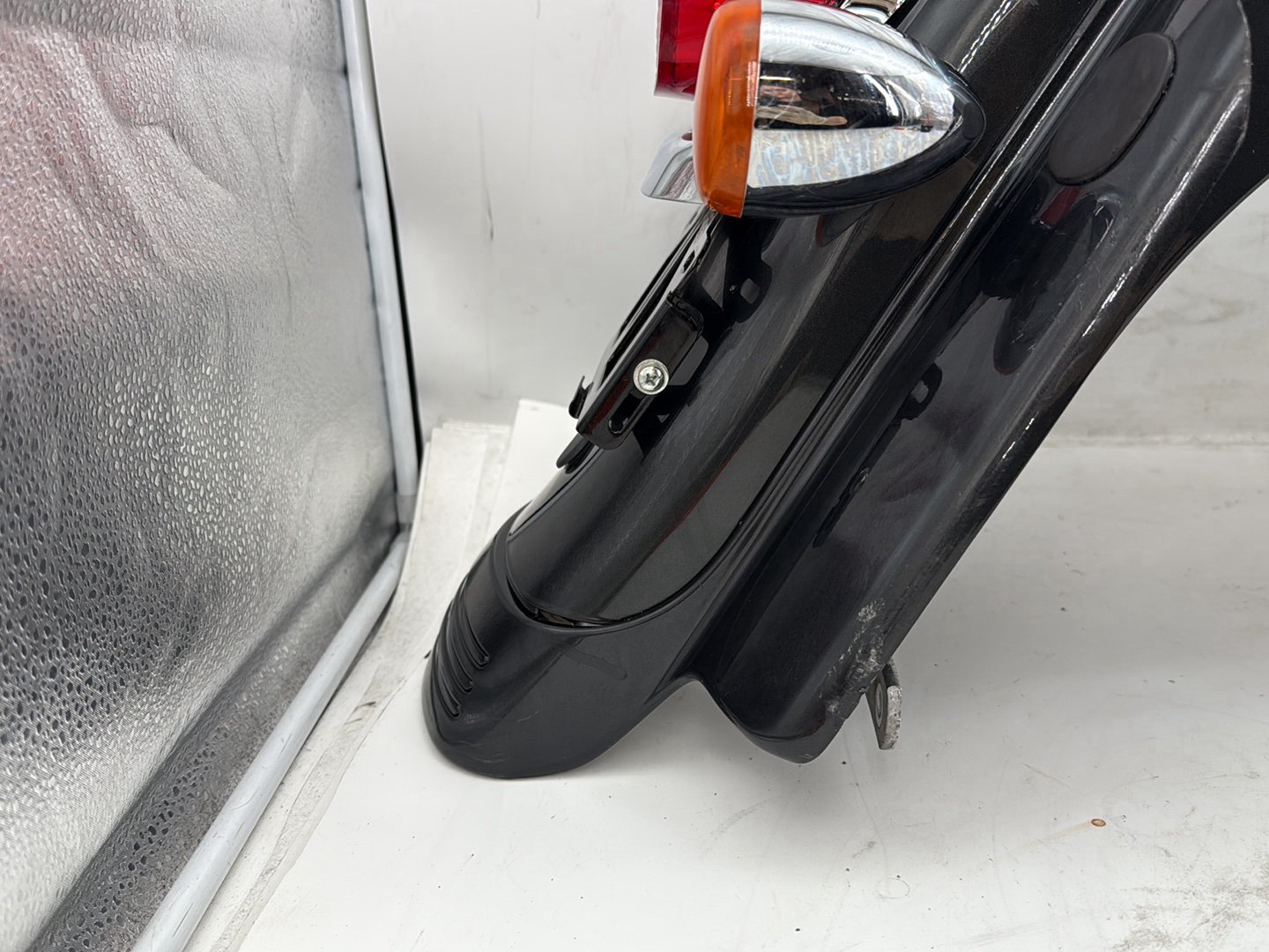 2007 Harley Street Glide Touring FLHX OEM Rear Wheel Fender & Turn Signals Bar