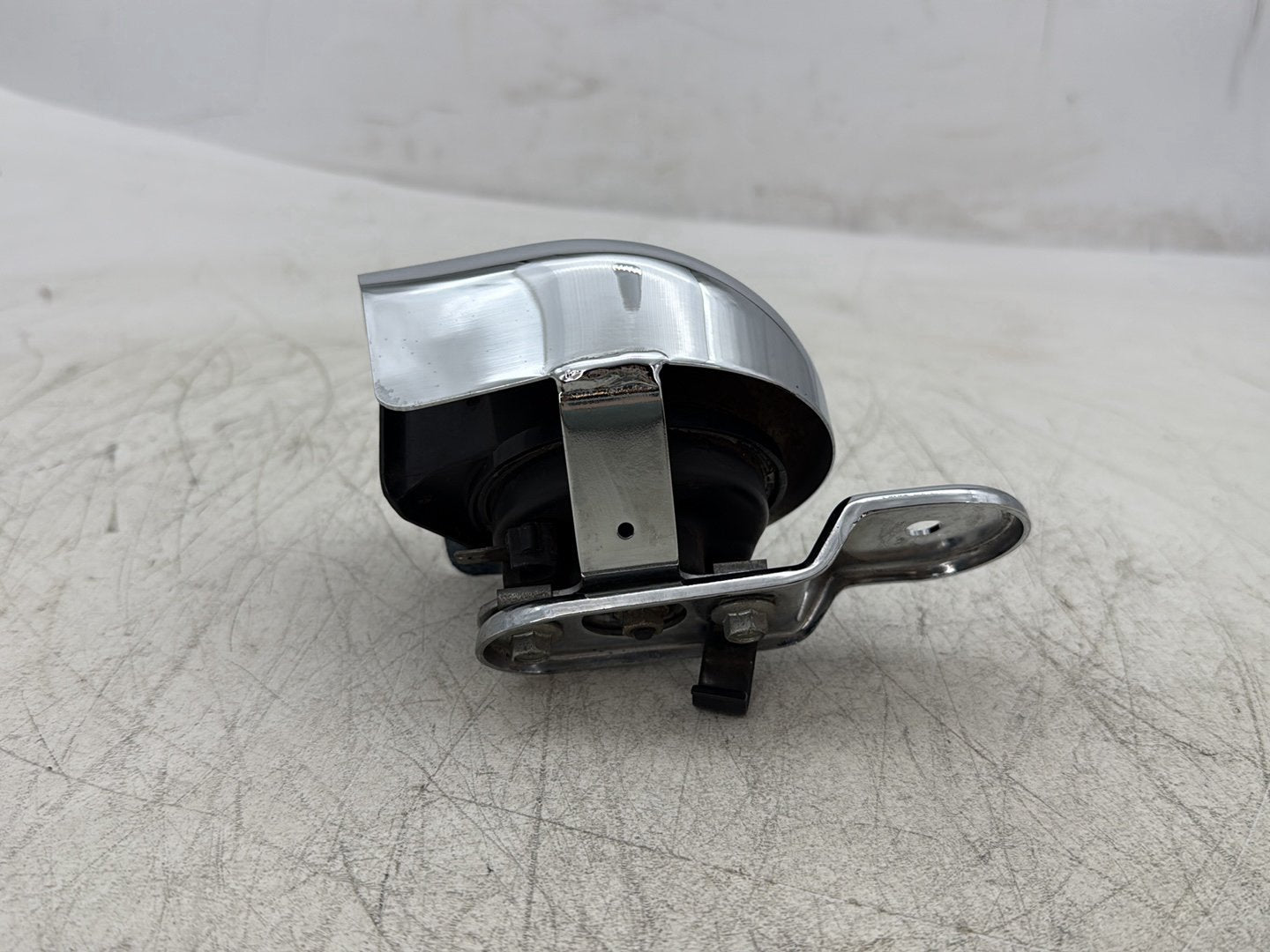 2007 Harley Dyna Street Bob FXDBI OEM Horn Signal Klaxon Chrome Cover