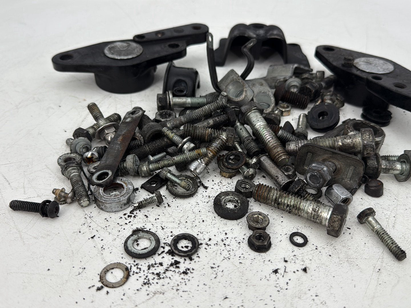 1999 - 2006 Harley-Davidson Touring Road King Police Hardware Bolts Nuts & Brackets w/ Left Right Swingarm Rear Fork Brackets