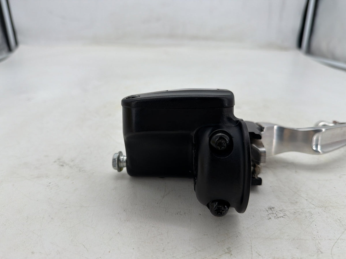 2020 Harley Softail Standard FXST OEM Front Right Brake Lever Master Cylinder