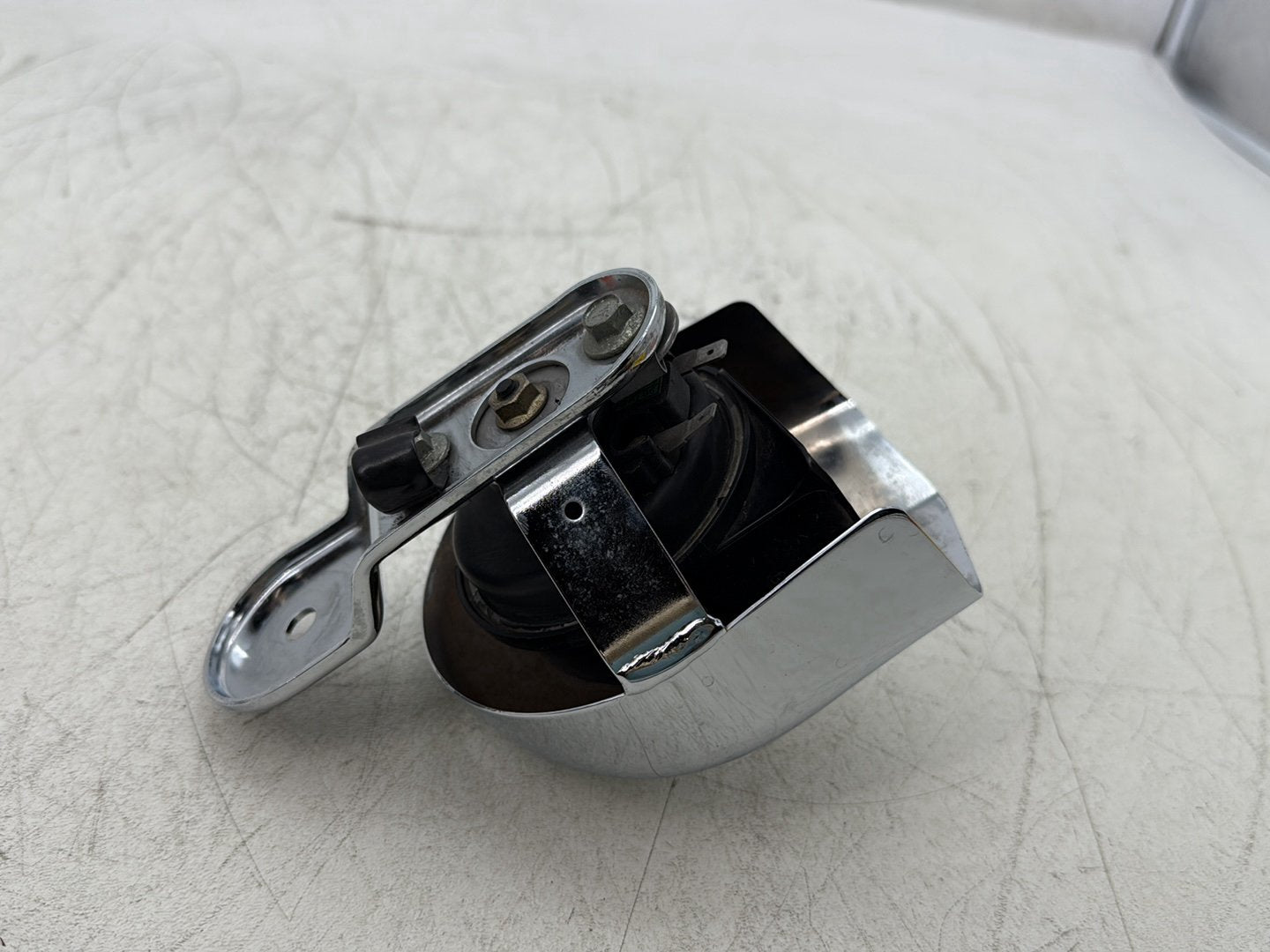 2007 Harley Touring Electra Glide Ultra OEM Horn Signal Klaxon Chrome Cover