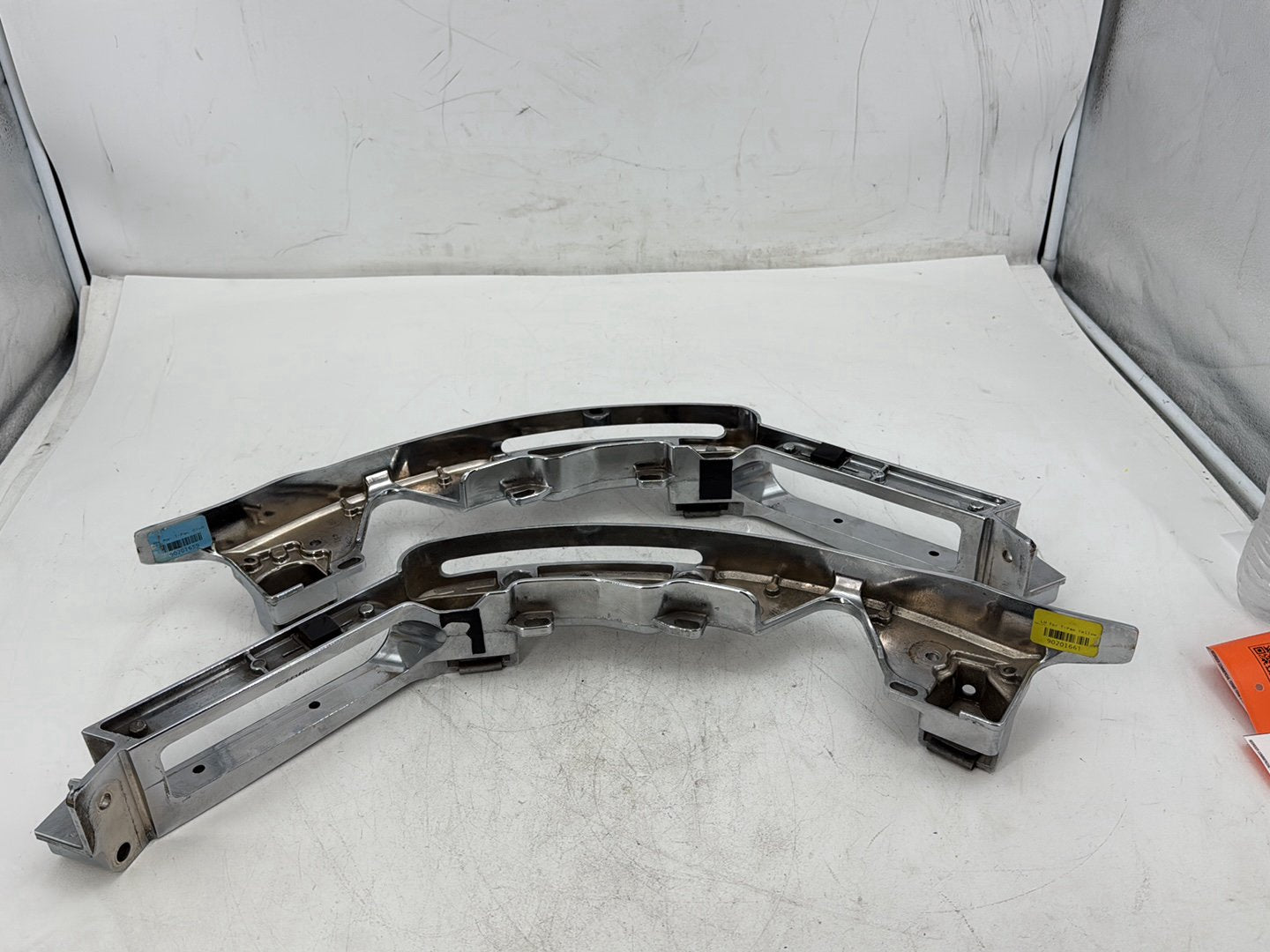 18 Harley Electra Glide Touring OEM Left Right Saddlebag Fender Struts Brackets