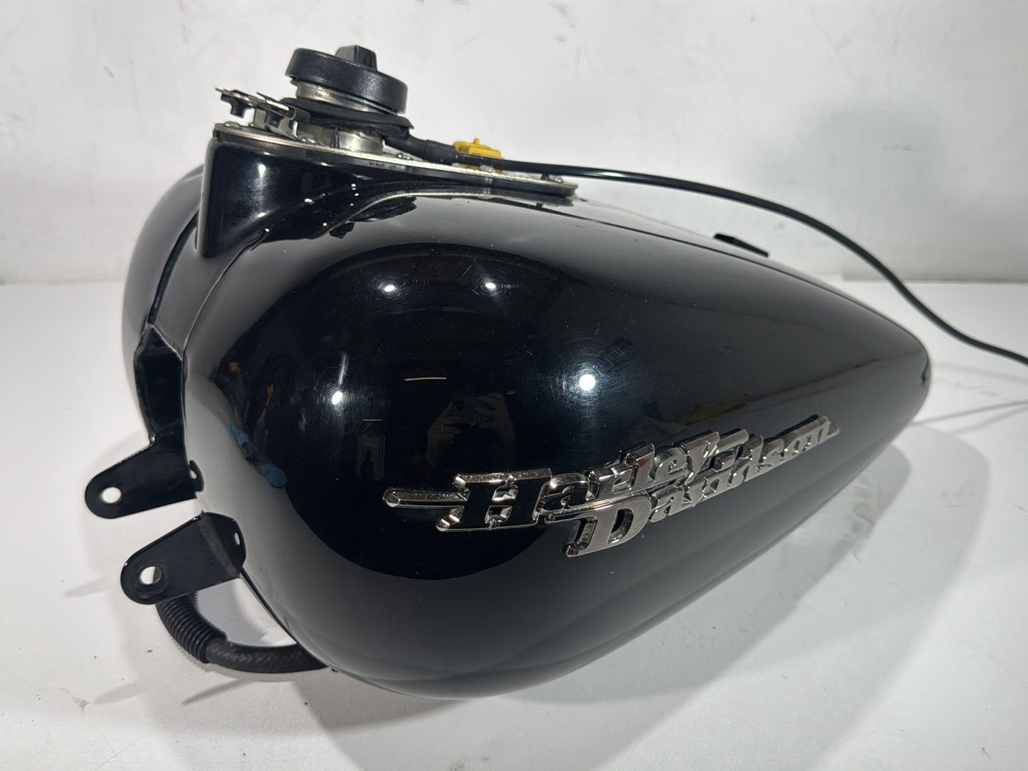 2007 Harley Street Glide Touring FLHX OEM Fuel Gas Tank Gasoline Reservoir