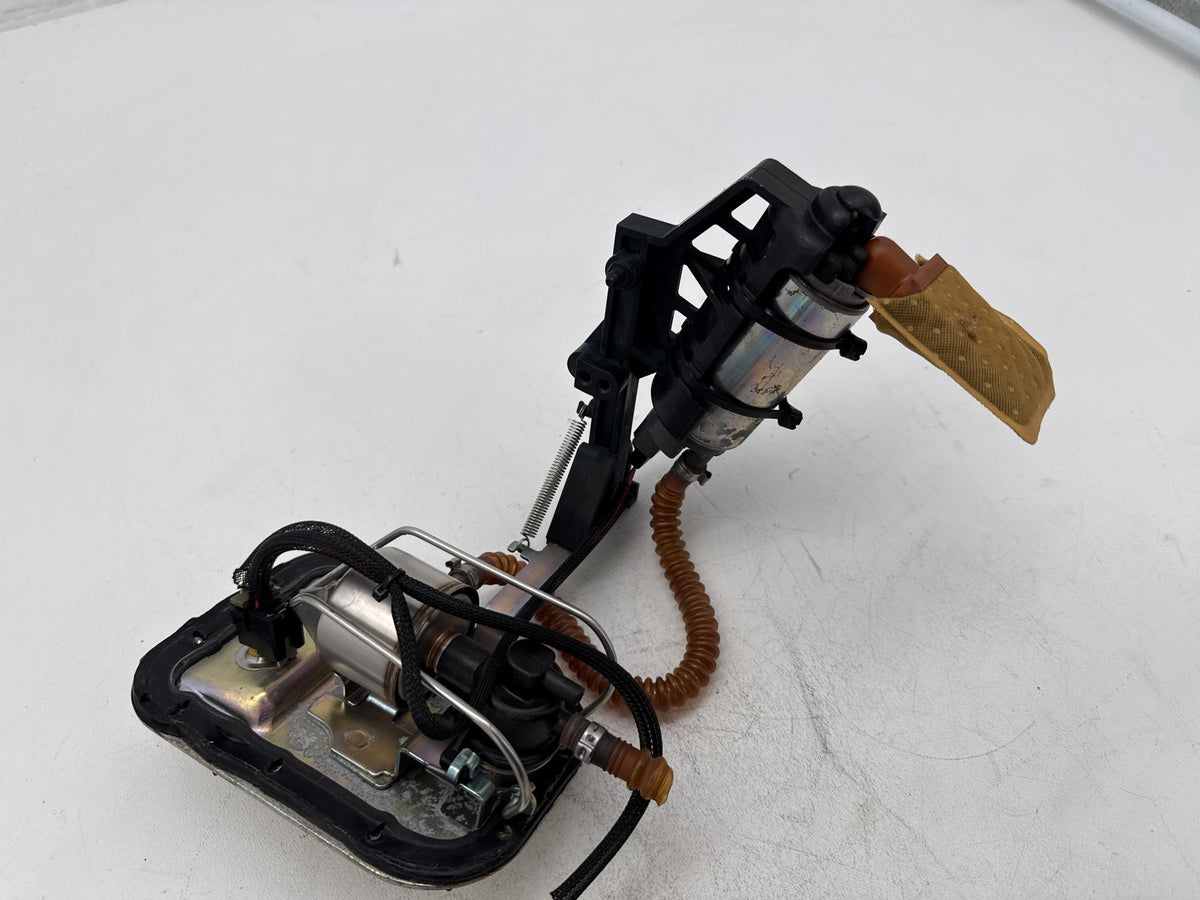 2008 Harley Softail Custom FXSTC OEM Fuel Pump Gas Gasoline Petrol Sending