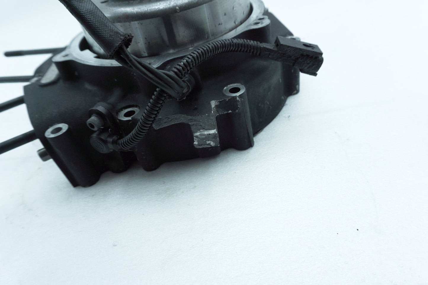 2007 - 2011 Harley-Davidson Touring Street Glide Crankcase Shaft Engine Motor Cover 24649-06