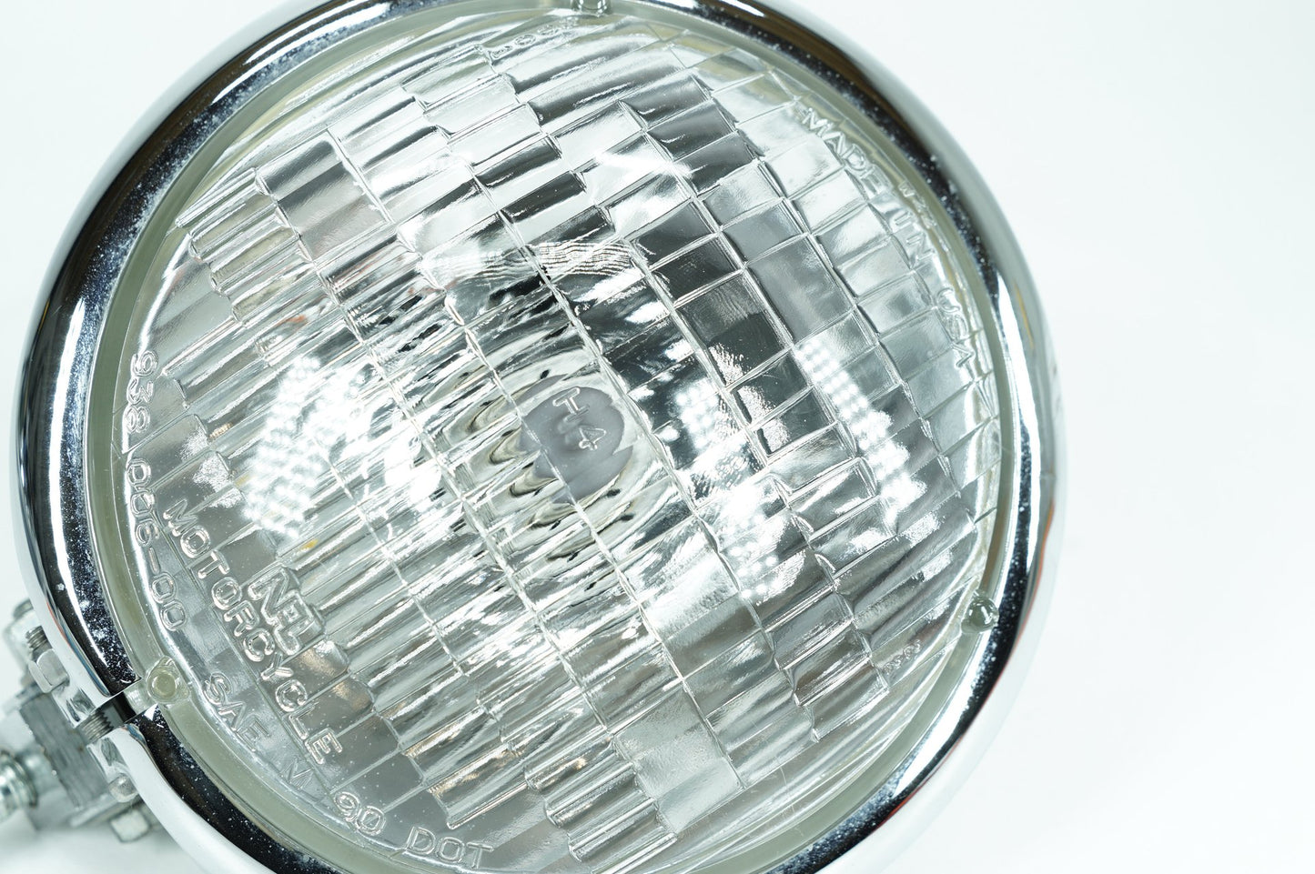 1999 - 2006 Harley-Davidson Dyna Wide Glide Headlight Headlamp Head Light Halogen  	67777-80A