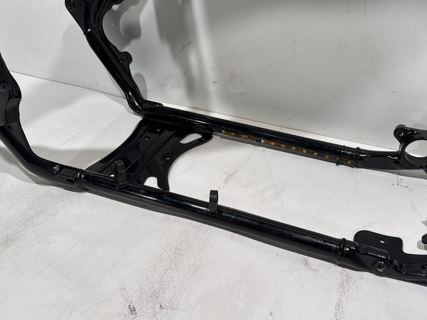 2008 - 2016 Harley-Davidson Touring Street Glide Body Main Frame Chassis SLVG  	47900-11BHP