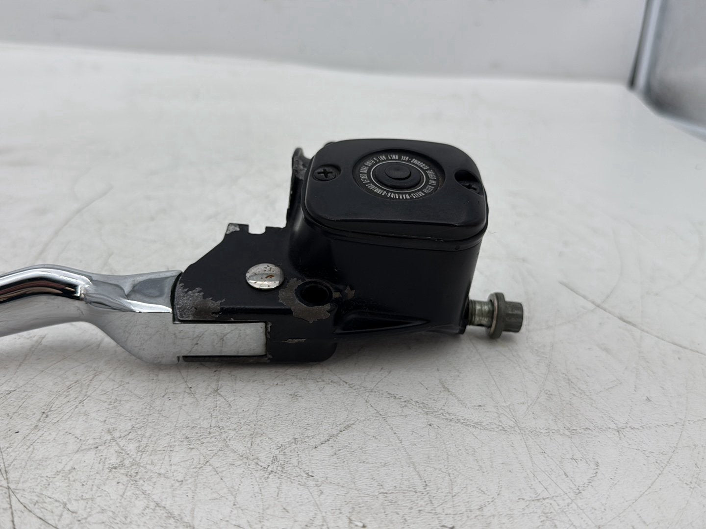 2005 Harley Dyna FXDWG Wide Glide OEM Front Right Hand Brake Lever Master Cylinder Reservoir