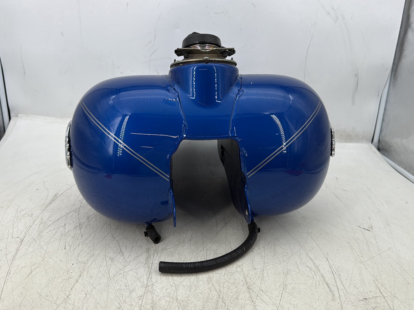 2007 Harley Electra Glide Touring Ultra OEM Fuel Gas Tank Gasoline Reservoir