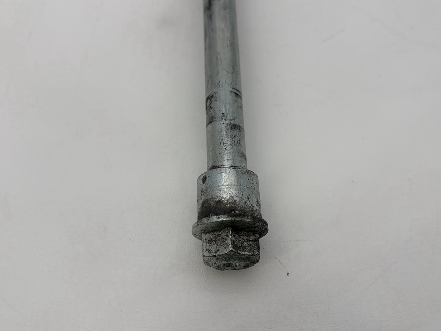 2003 Harley Sportster XL1200C 1200 Custom Anniversary OEM Rear Wheel Axle Bolt Shaft