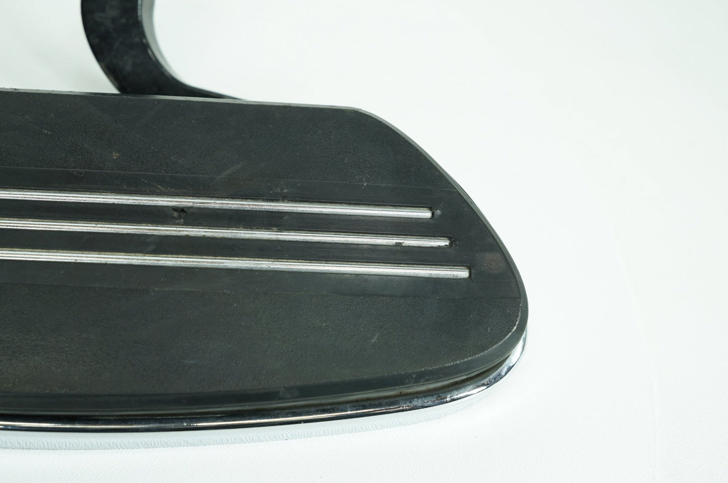 2007 - 2011 Harley-Davidson Touring Street Glide Left Right Driver Floorboard Foot Rest 50683-04