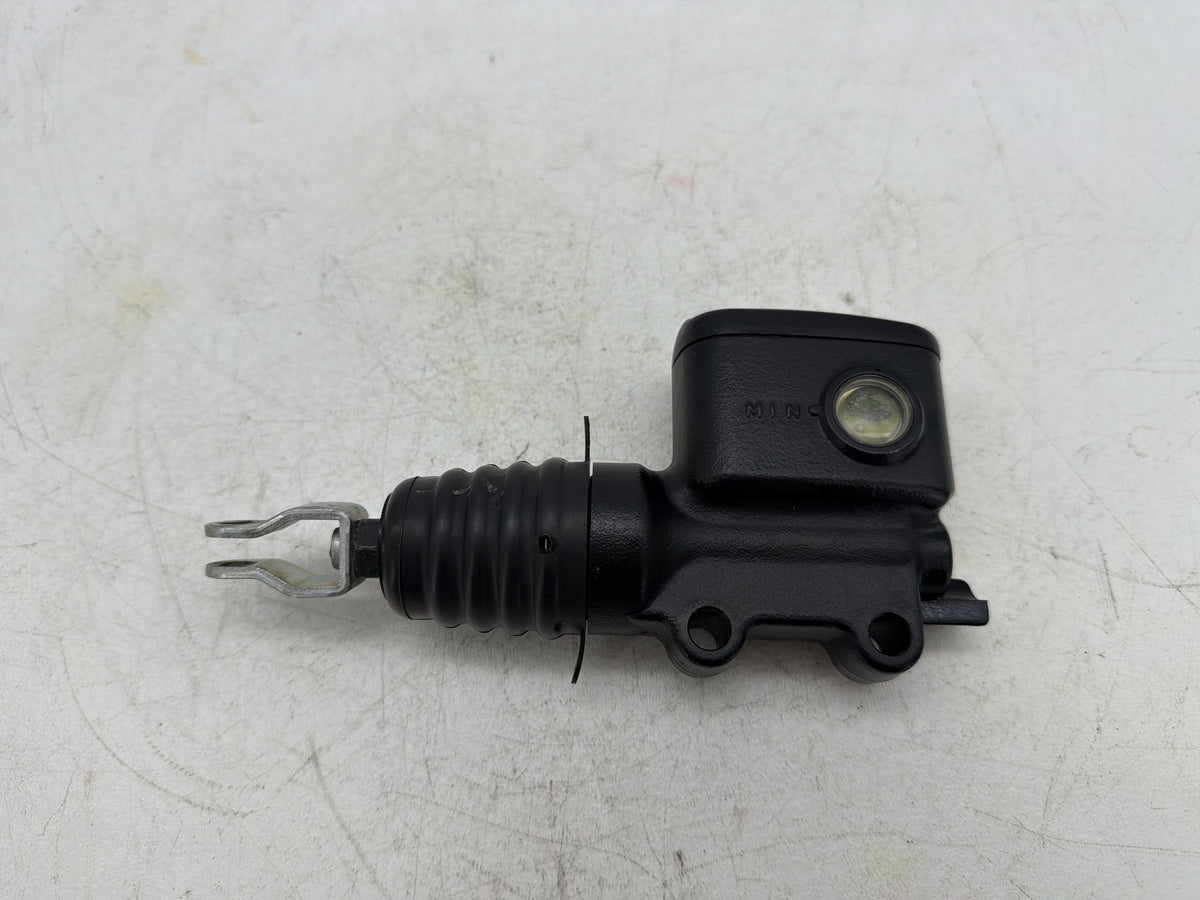 2020 Harley Softail Standard FXST OEM Rear Brake Master Cylinder Reservoir