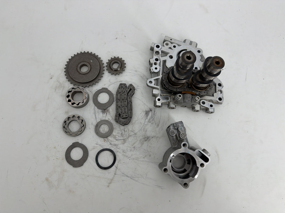 16 Harley Touring FLHXS Street Engine Motor Cam Support Camshaft Plate Oil Pump