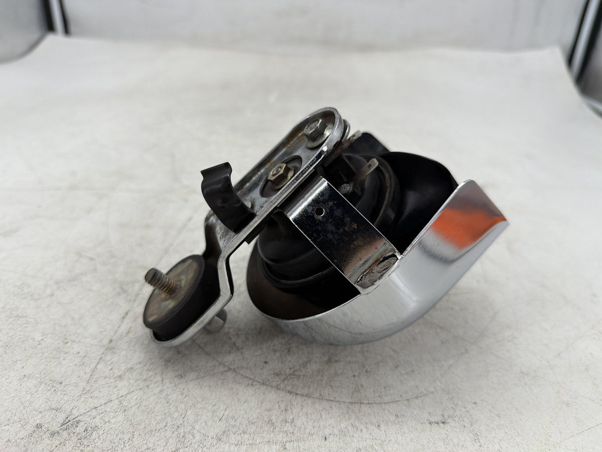 2002 Harley Dyna Wide Glide FXDWG OEM Horn Signal Klaxon Chrome Cover 69012-93A
