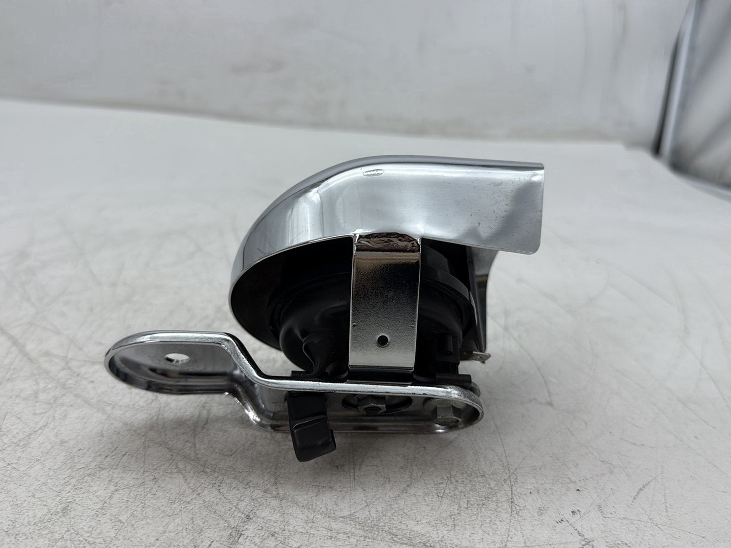 2010 Harley Street Glide Touring FLHX OEM Horn Signal Klaxon Chrome Cover