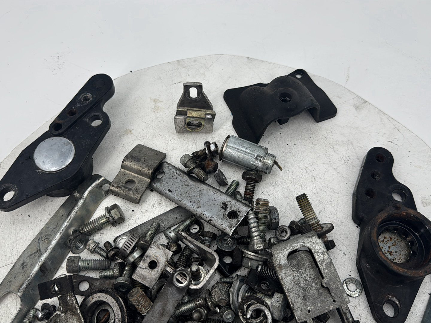 1999 - 2006 Harley-Davidson Touring Electra Glide Classic Hardware Bolts Nuts & Brackets w/ Left Right Rear fork Swingarm Brackets
