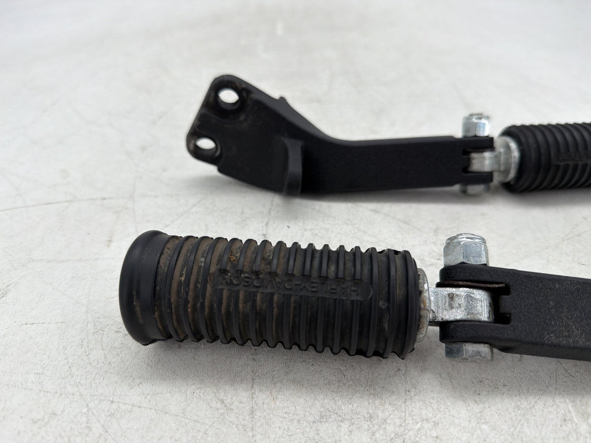 2017 Harley Dyna Street Bob FXDB OEM Passenger Left & Right Foot Pegs
