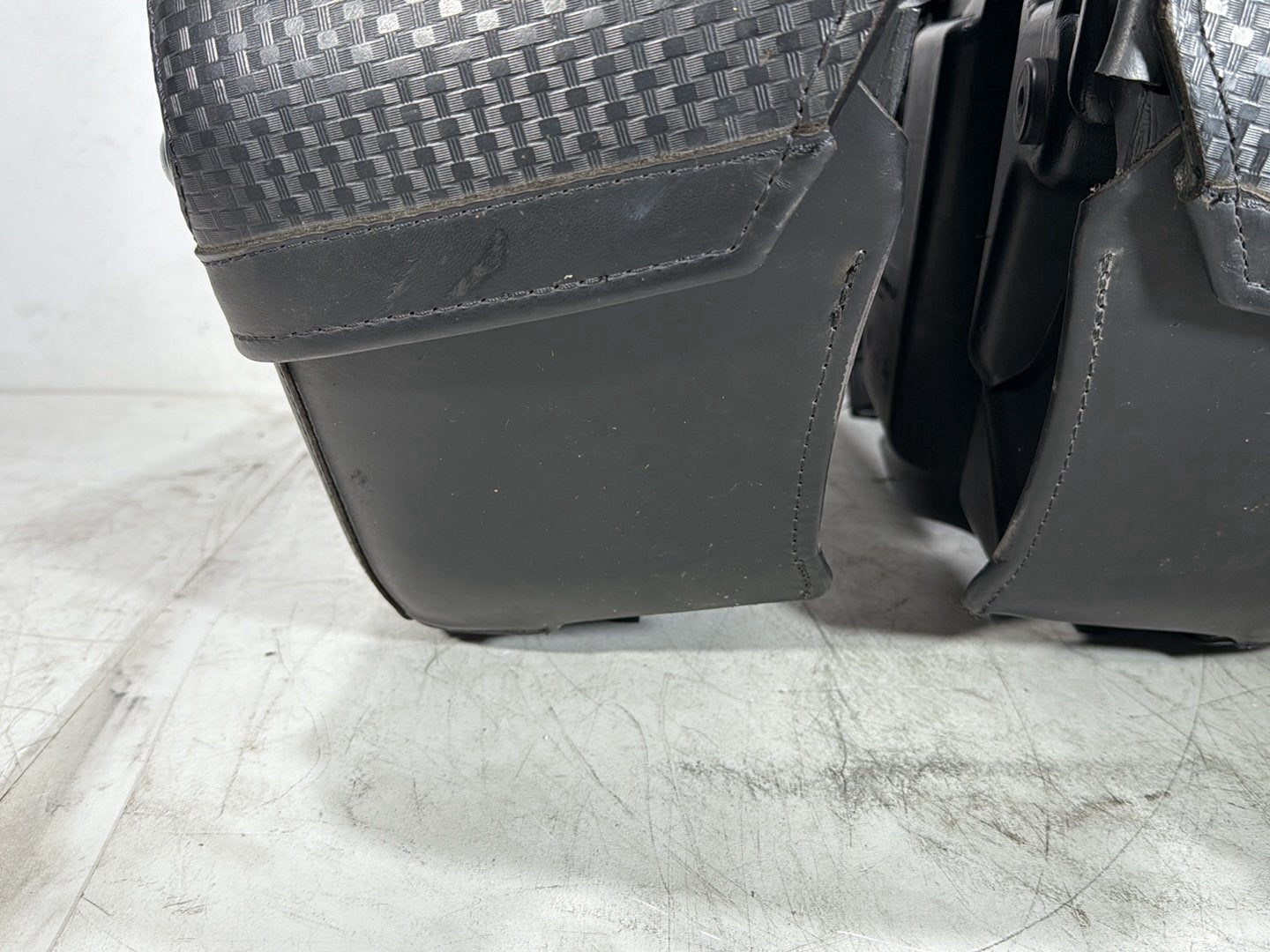 2006 Harley Road King Touring FLHRCI Classic OEM Rear Left Right Saddlebags Luggage Leather