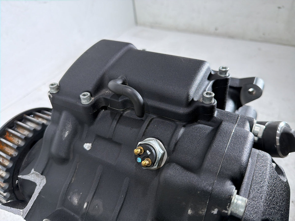 2017 Harley Dyna Street Bob FXDB OEM 6 Speed Transmission Gearbox 2K * CRACKED *