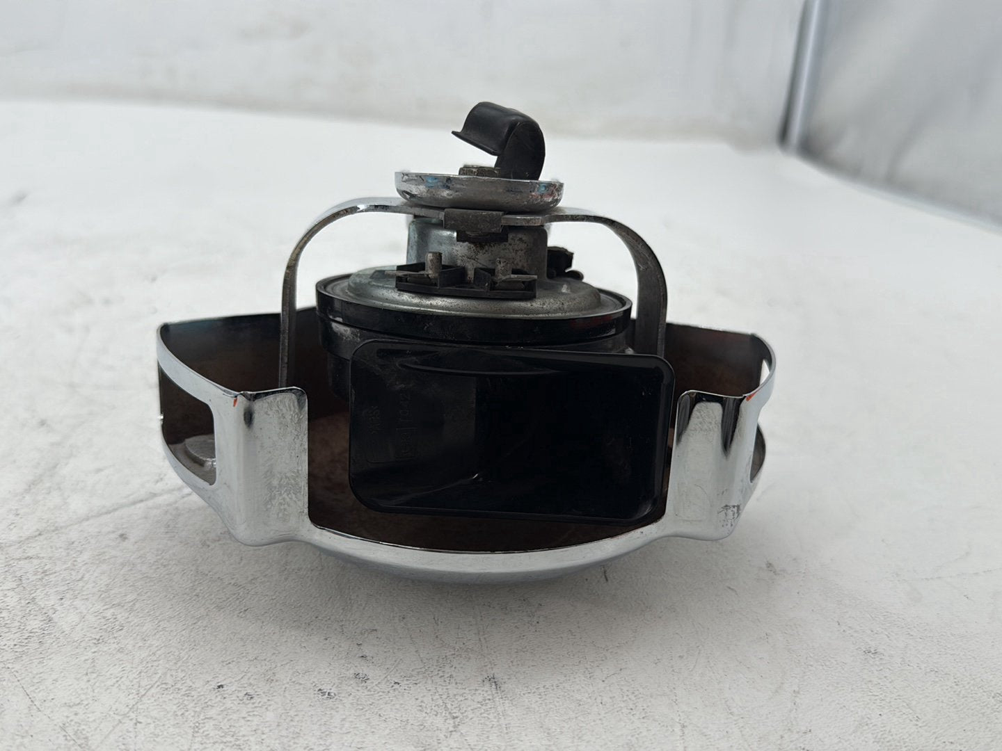 2003 Harley Electra Glide Touring Ultra FLHTCUI OEM Horn Signal Klaxon Chrome Cover