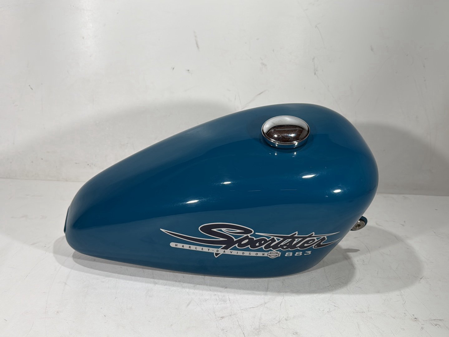 2001 Harley Sportster 883 Hugger XLH883 OEM Fuel Gas Tank Gasoline Reservoir CARB