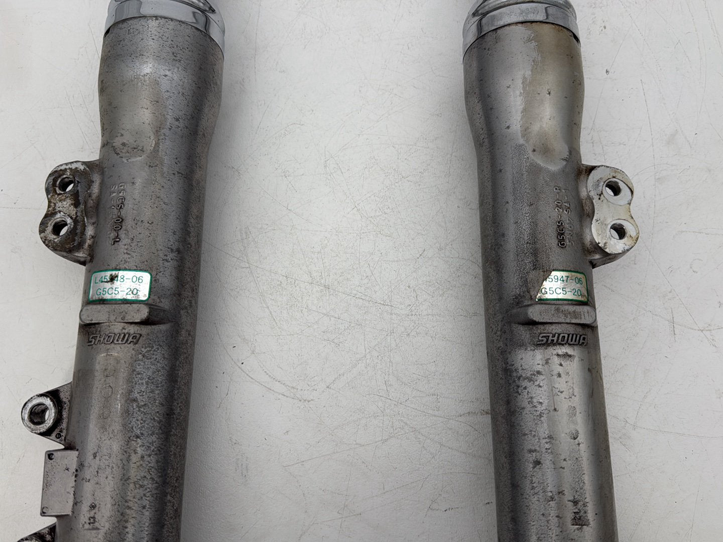 1999 - 2006 Harley-Davidson Dyna Super Glide Front Triple Tree Set & LH RH Fork Legs Sliders 45538-06