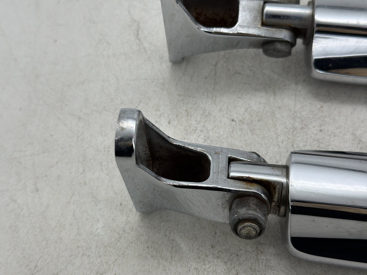 2011 Harley Street Glide Touring FLHX-103 OEM Passenger Left & Right Foot Pegs