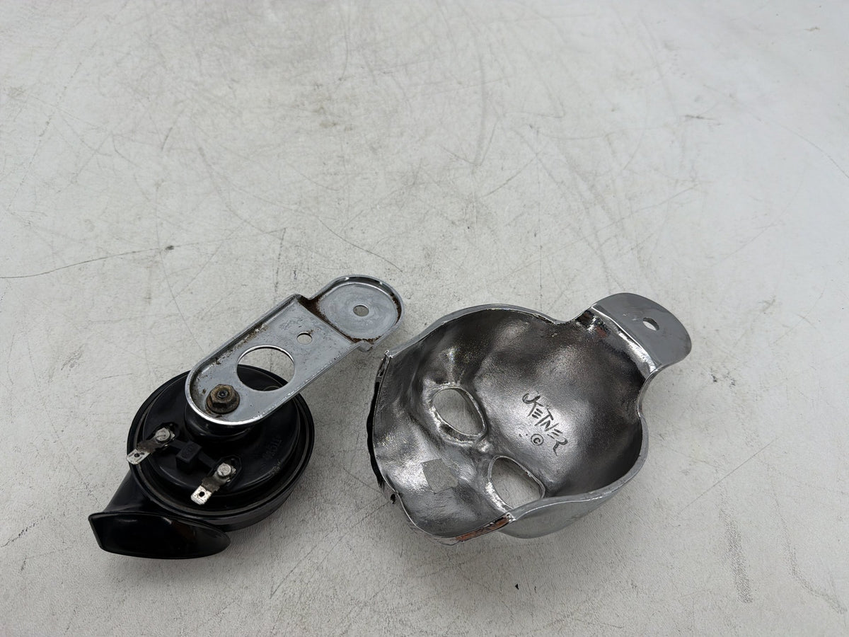 2004 Harley Electra Glide CVO Screamin Eagle Signal Horn Klaxon Beep SKULL Cover