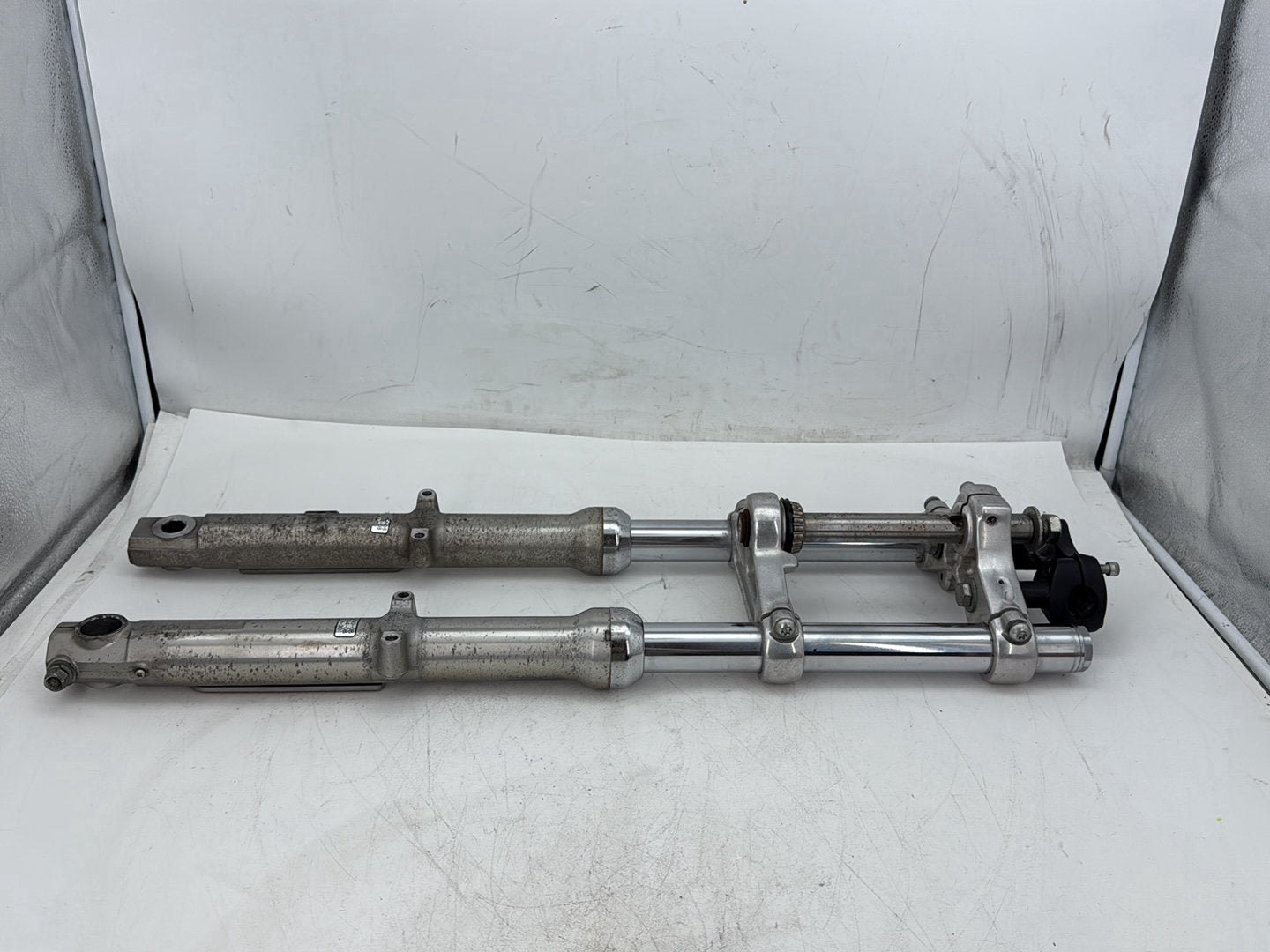 2009 Harley Sportster 883 Low XL883L OEM Front Triple Tree Set & LH RH Fork Legs Sliders