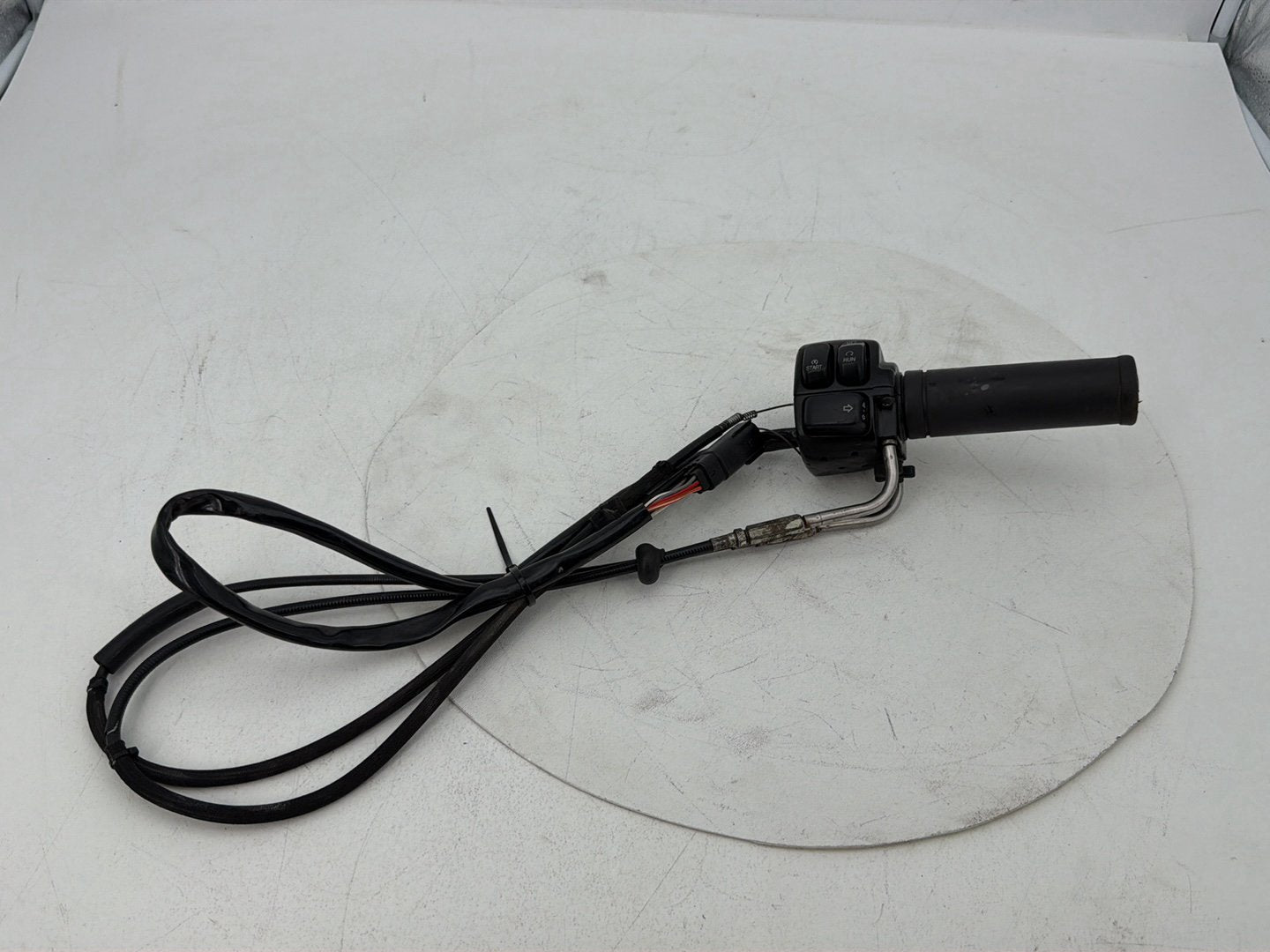 2007 - 2017 Harley-Davidson Dyna Super Glide Custom Right Engine Start Kill Switches Controls 71589-96B , 56421-06