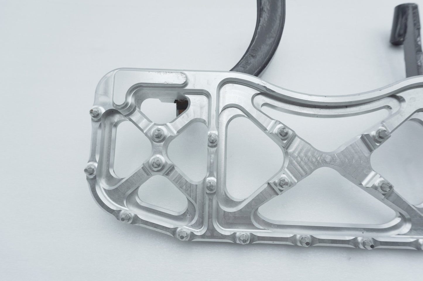 1999 - 2006 Harley-Davidson Touring Electra Glide Right Driver 1 Floorboard Foot Rest Aftermarket MX Style Wide Billet