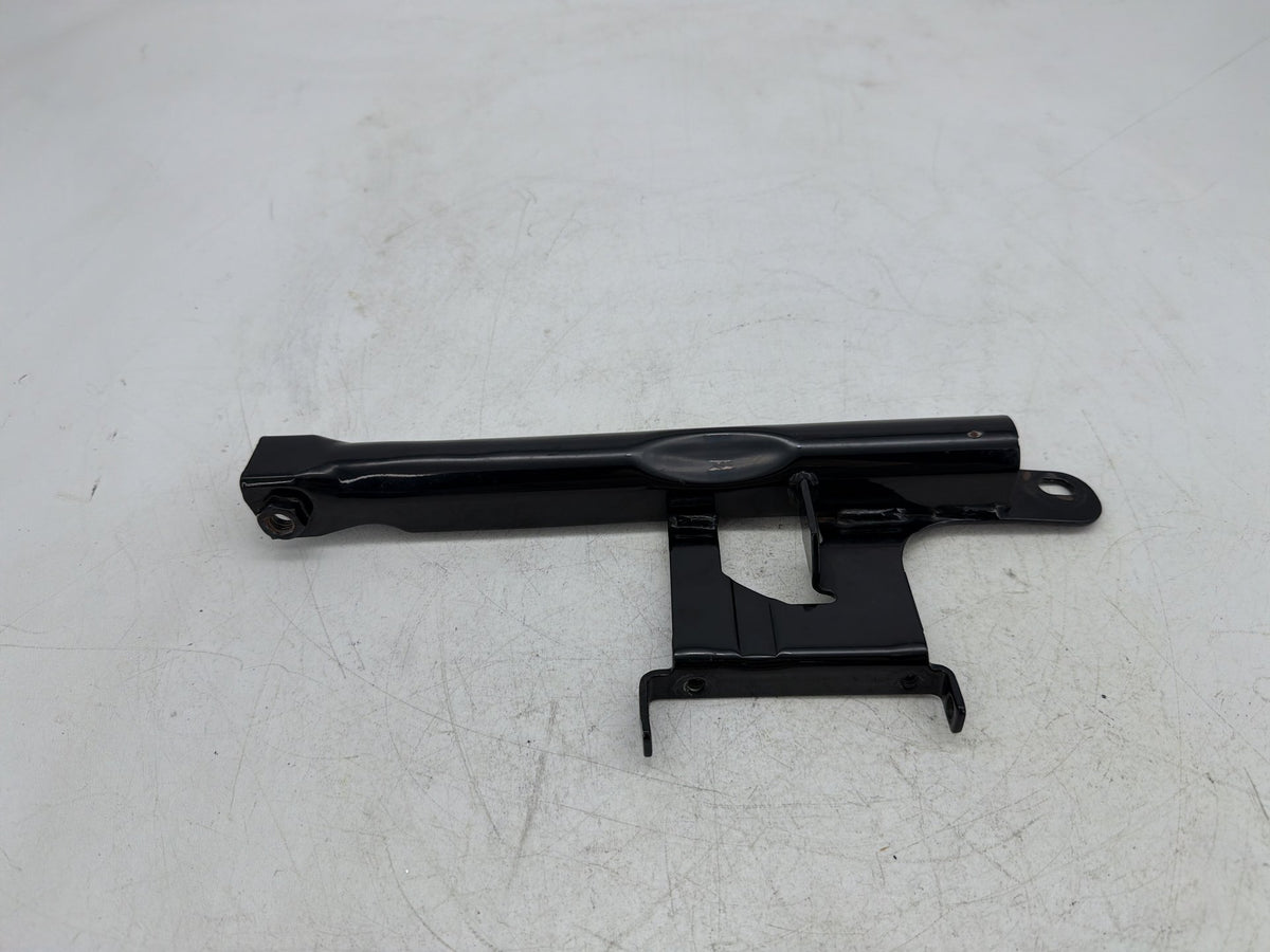 2006 Harley Softail Deuce FXSTDI OEM Seat Bracket Mount Support Mounting