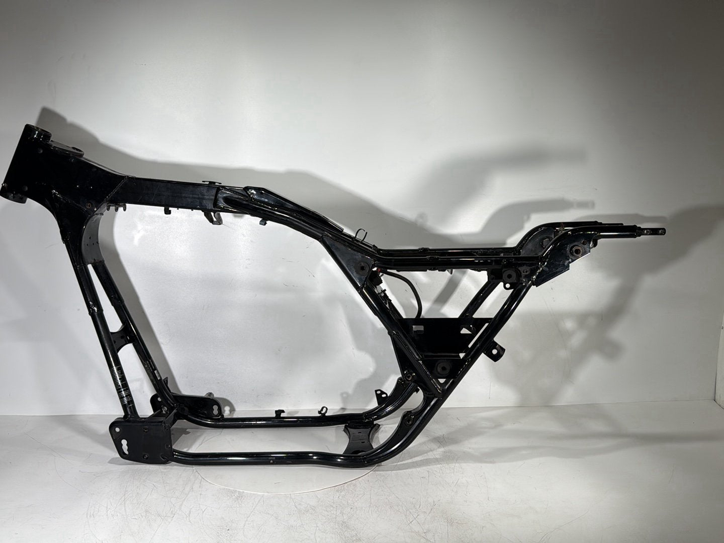 1999 - 2006 Harley-Davidson Touring Electra Glide Classic Body Main Frame Chassis CLN CLR 47900-01