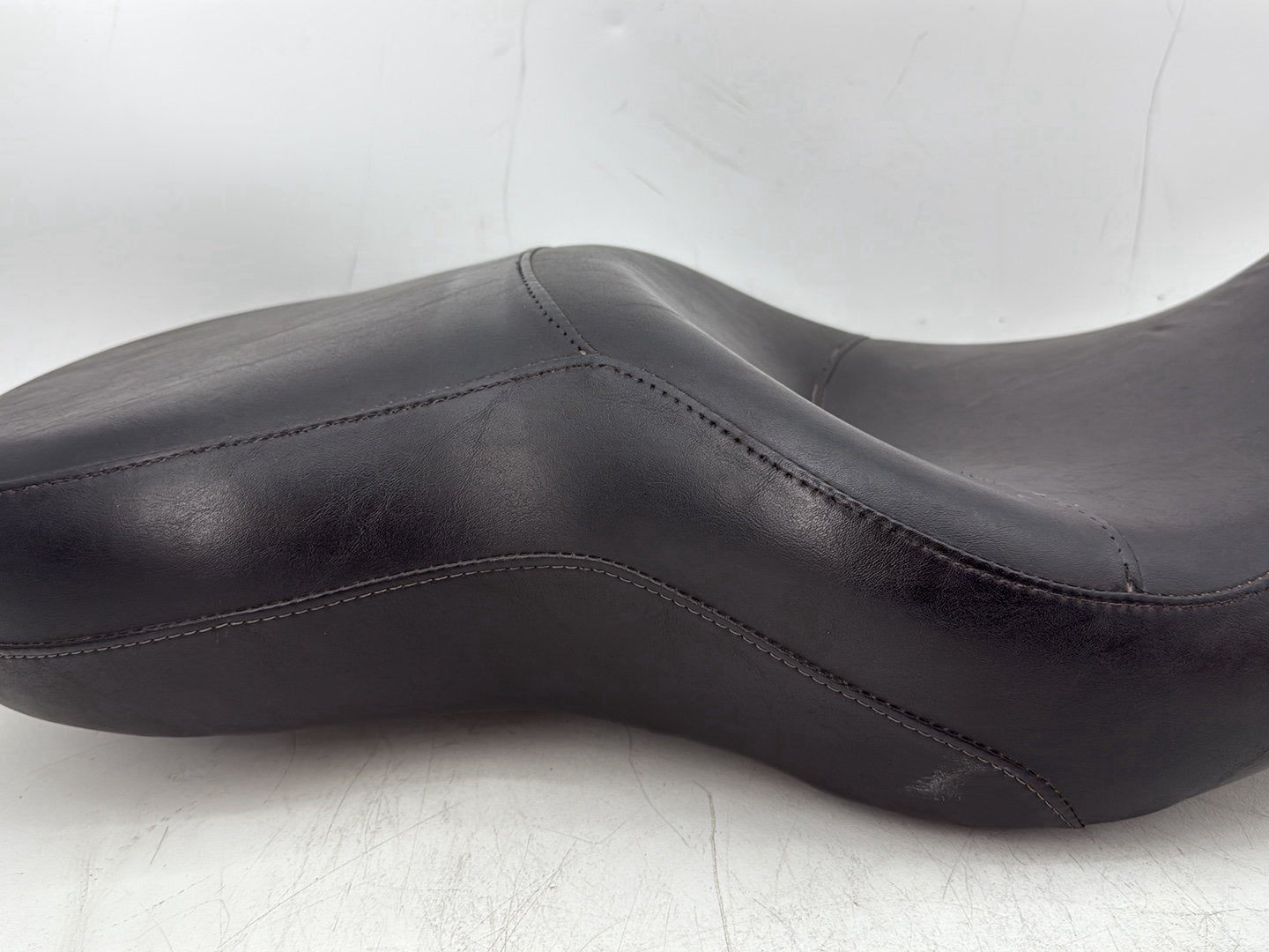 2005 Harley Dyna FXDWG Wide Glide OEM Passenger Rider Driver Seat Saddle