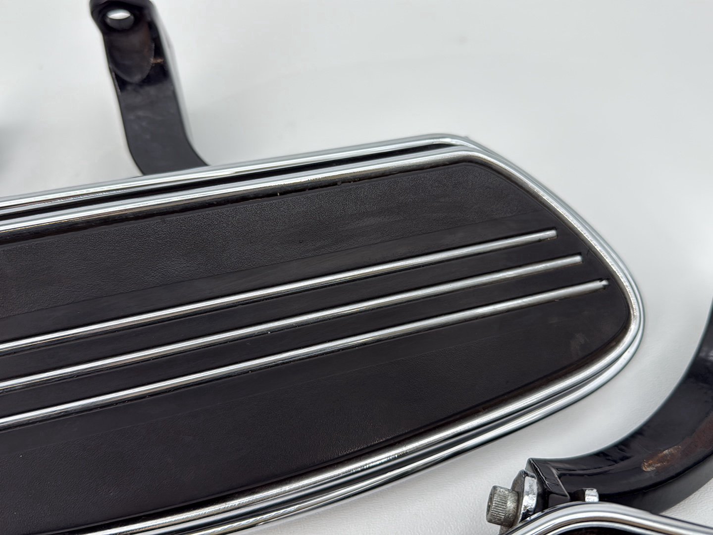 2007 - 2011 Harley-Davidson Touring Street Glide Left Right Driver Floorboard Foot Rest 50684-04