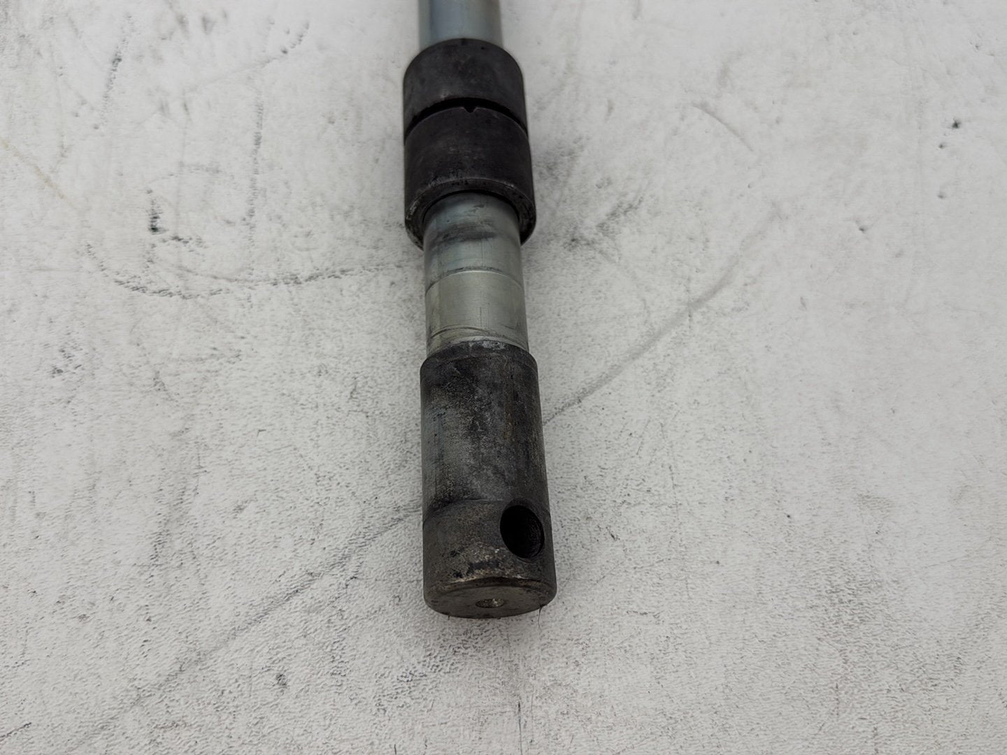 2003 Harley Electra Glide Touring Ultra FLHTCUI OEM Front Wheel Axle Bolt Shaft