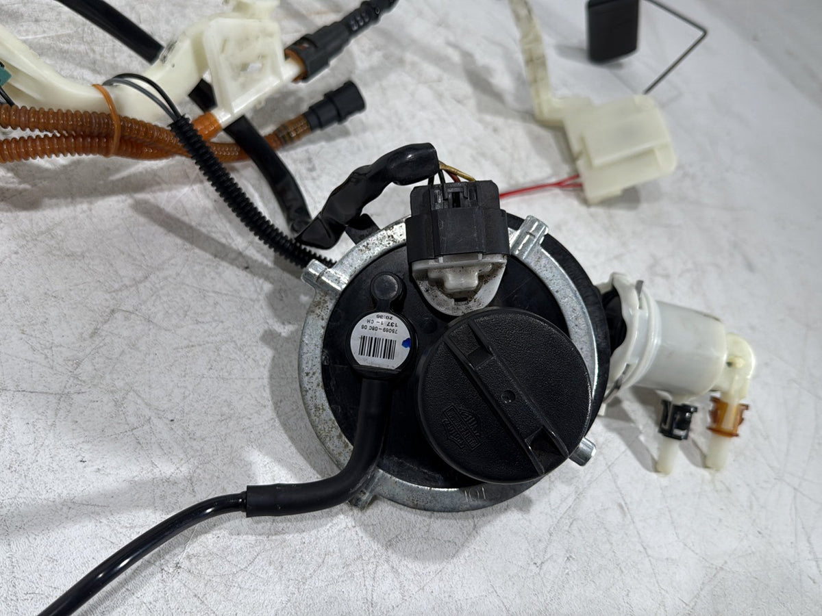 2011 Harley Road Glide Touring FLTRX OEM Fuel Pump Gas Gasoline Petrol Sending